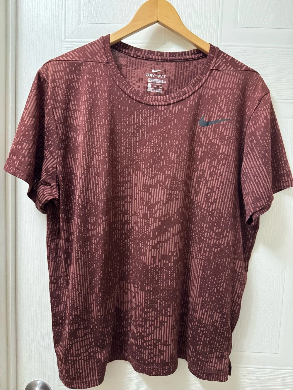 Nike Men's Short-Sleeve Athletic Tee in Maroon and Light Maroon
